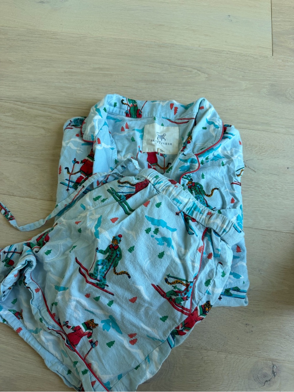 PRINT FRESH ski pajamas. Long sleeve top and shorts S